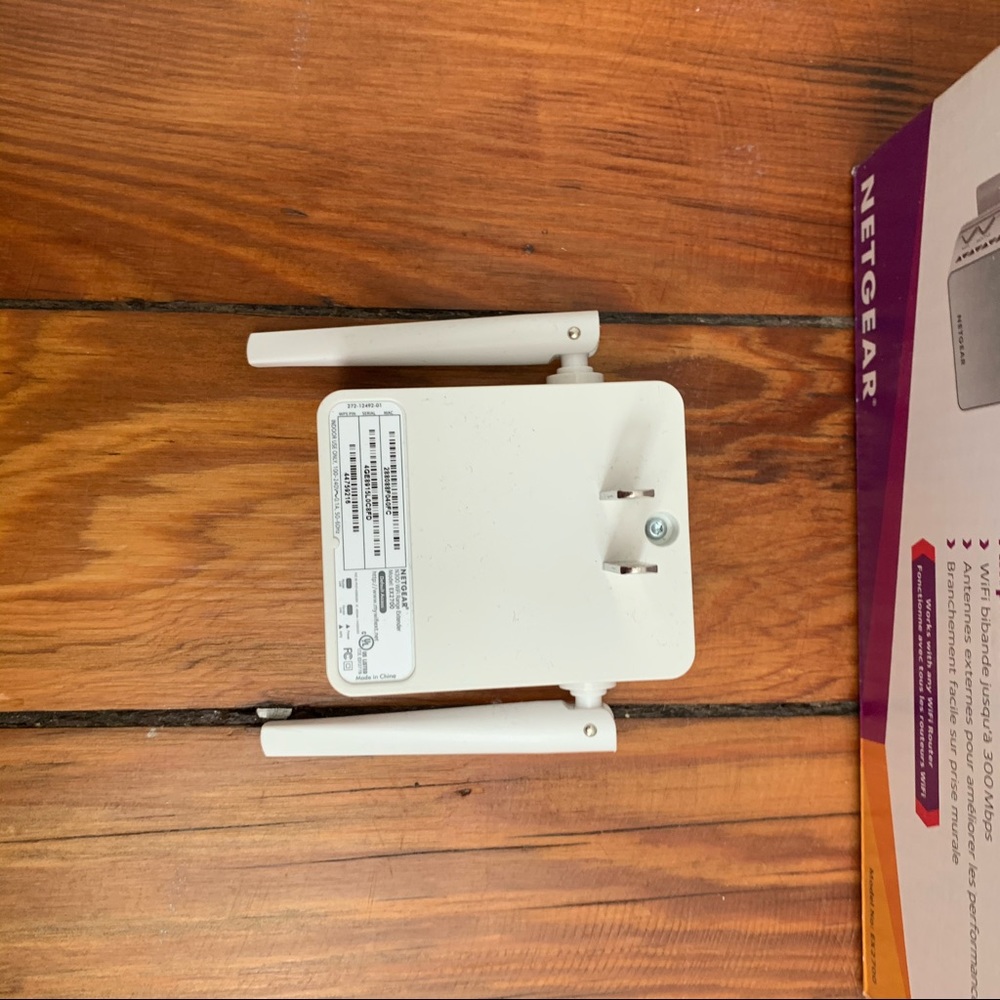 Netgear Wifi Range Extender Plug In - Picture 7 of 8